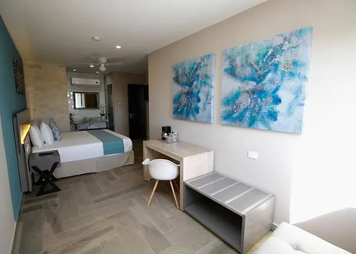 Illusion Xpress Downtown Playa Hotel