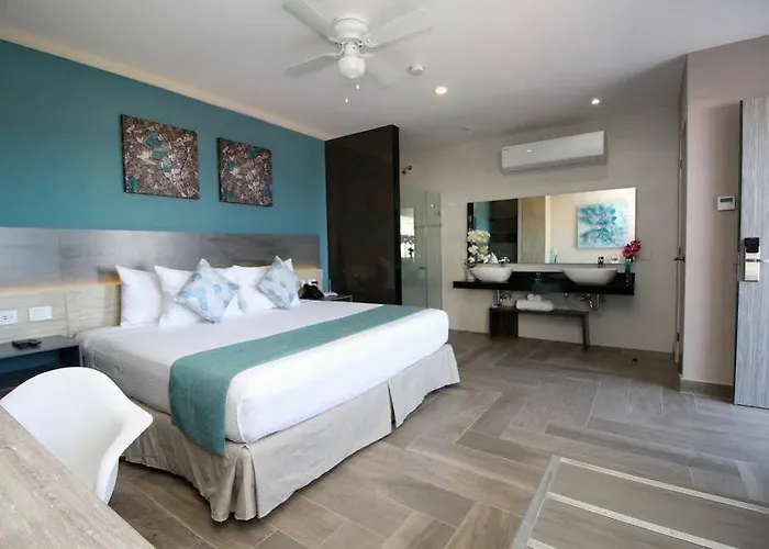 Illusion Xpress Downtown Playa Hotel